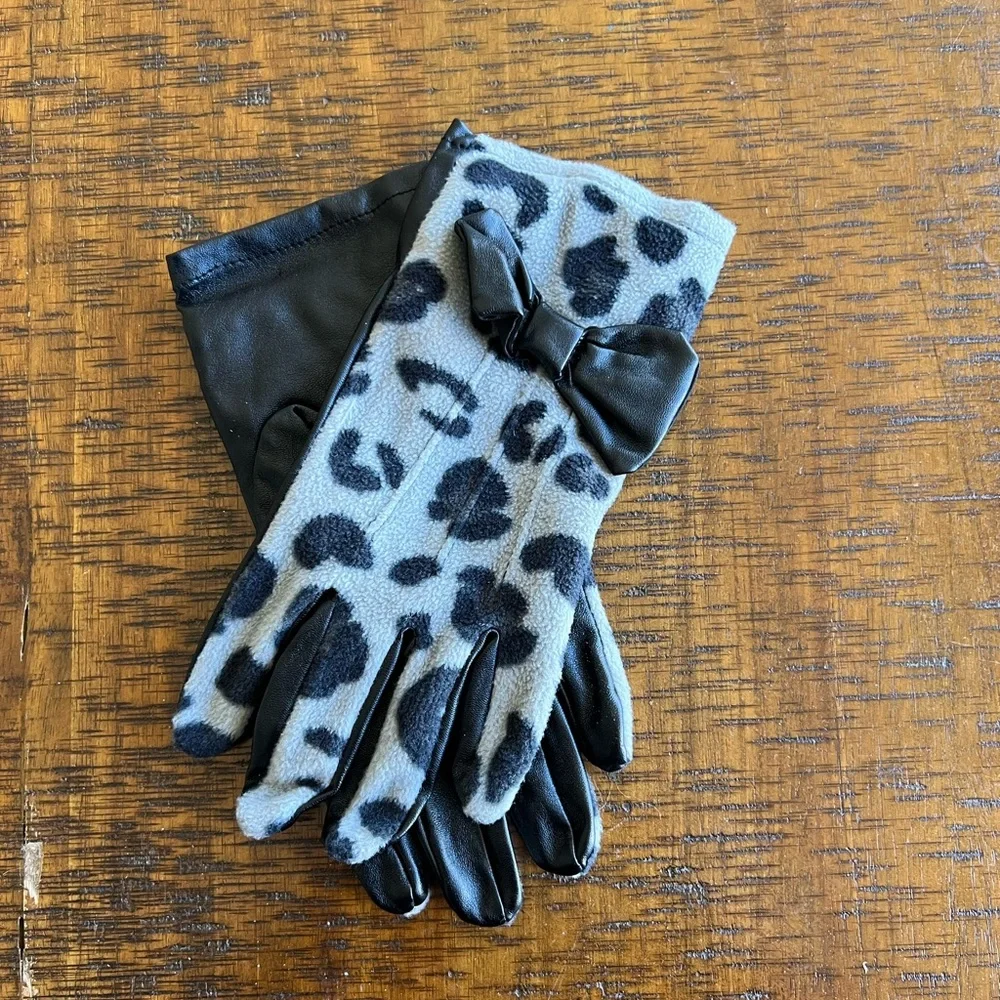⚡️MOVING SALE ⚡️Target leopard print gloves ⚡️MOVING SALE ⚡️